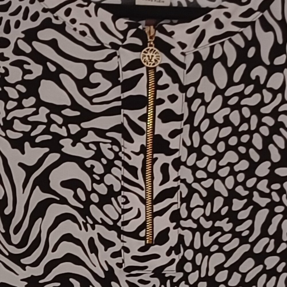 Women's Anne Klein Zebra Print 1/4 Zipper Sleeveless Blouse Size Large - Picture 7 of 7